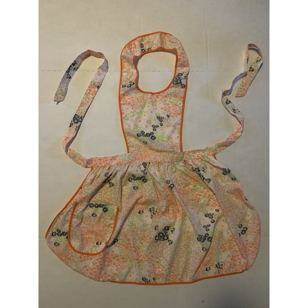 Vintage Handmade  Flowered  with pocket Farm House  Full Kitchen Grandma Apron